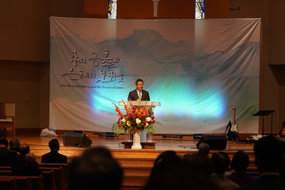지난 16일 오후 둘루스 아틀란타연합장로교회에서 2021 애틀랜타복음화대회 강사 심수영 목사가 설교하고 있다.