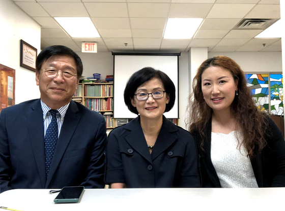 찰리 신·민은영·정수진 후보(왼쪽부터)는 주민과 학부모들이 학생들을 위해 열정을 갖고 일할 수 있는 후보를 선택해 줄 것을 요청했다. [사진 선거후원회] 