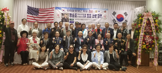 정승조 예비역 육군대장의 안보강연이 최근 용수산 식당에서 열렸다. 강연에서 정 장군은 “한국의 안보는 미국과의 혈맹관계를 잘 유지할 때 가능하다”며 “미국과 중국과의 패권싸움에서 한국의 안보를 유지하는 길은 미국과의 동맹유지가 우선”이라고 역설했다.