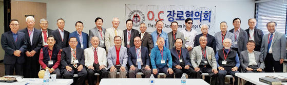 정기 총회 직후, 한자리에 모인 장로협 회원들. 앞줄 왼쪽에서 네 번째가 김창달 차기 회장. 그 오른쪽이 황치훈 회장. ［장로협 제공］ 