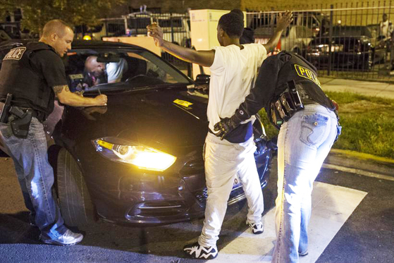 갱단 총격 [로이터]