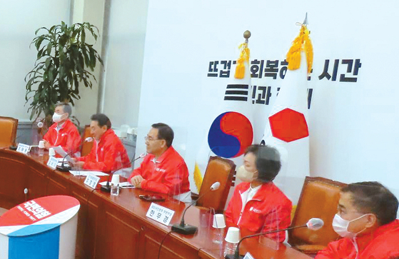 국민의힘 재외국민출범식에서 주요 당직자들이 인사를 하고 있다. [국민의힘 제공]