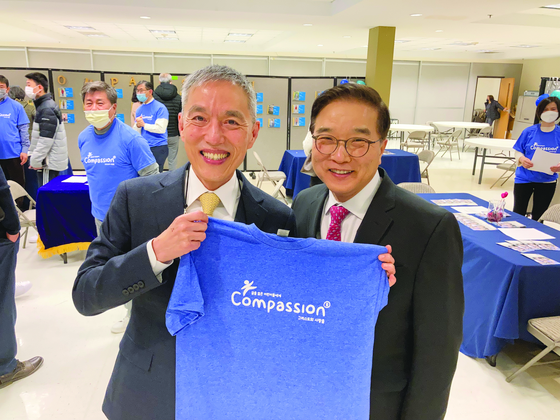 컴패션 대표 서정인 목사(왼쪽), 열린문장로교회 김용훈 담임목사