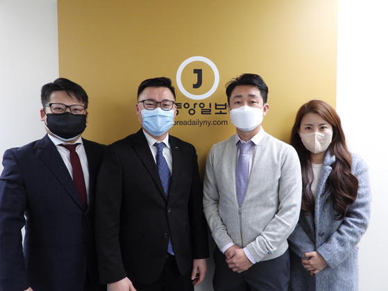 18일 새해 인사차 본사를 방문한 퀸즈한인회 29대 집행부. 왼쪽부터 김정우 경제부회장, 존 안 회장, 댄 한 수석부회장, 노미경 사무총장.