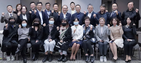  OC한인상공회의소의 올해 첫 이사회 참석자들이 한자리에 모였다. ［상의 제공］
