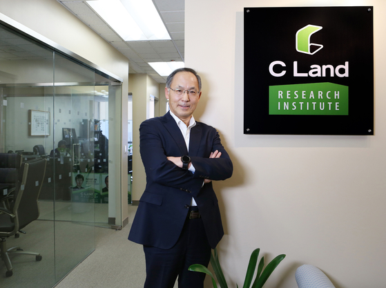 C Land 부동산 스테픈 리 대표는 그동안 사내 교육에 집중하던 CRI 부동산학교를 줌 교육과정을 통해 대외에 공개함으로써 미래 인재 양성을 통해 한인 부동산업계 발전에 기여하겠다는 계획을 밝혔다. [C Land 부동산]