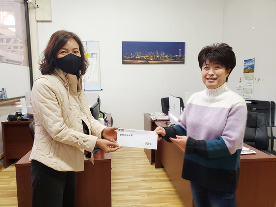 한인기독교회가 주간포커스를 통해 2,000달러를 피해가구들을 위해 기부했으며, 지난 18일 금요일에 주간포커스 김현주 사장이 피해자 측인 올리바 도씨에게 전달했다. 