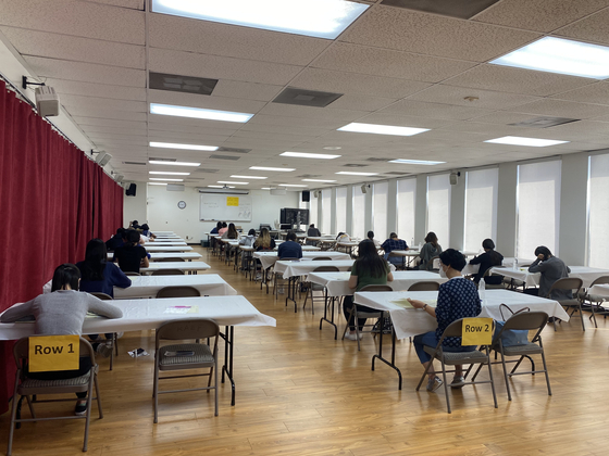 제81회 한국어능력시험(TOPIK)이 지난 9일 LA한국교육원에서 실시됐다. 시험에는 모두 124명이 지원했다.  [교육원 제공]