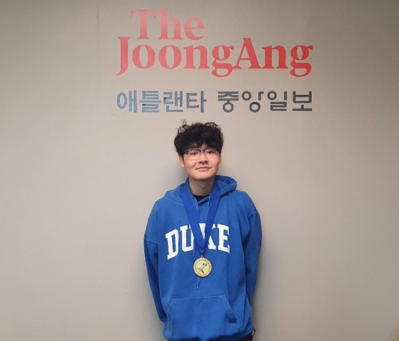 지난 10일 중앙일보에 방문한 이진우군의 모습. [박재우 기자]