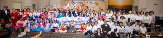 광복 77주년을 기념하는 예술제가 지난 13일 새누리교회에서 1000여명이 참석한 가운데 성황리에 진행됐다.