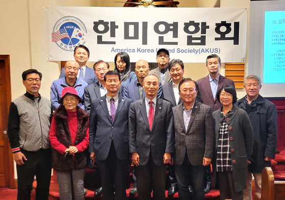 한미동맹 강화를 위한 단체인 한미연합회(AKUS) 미주본부는 3일 뉴저지주 백향목교회에서 송대성 AKUS 한국대표의 뉴저지주 방문에 맞춰 '한미결속 : 발전과 번영 인프라' 제목의 강연회를 개최했다. 송 대표는 강연에서 한미동맹의 중요성과 이를 강화하기 위한 구체적인 방안, AKUS의 역할과 사명 등에 대해 발표했다. [한미연합회 미주본부]