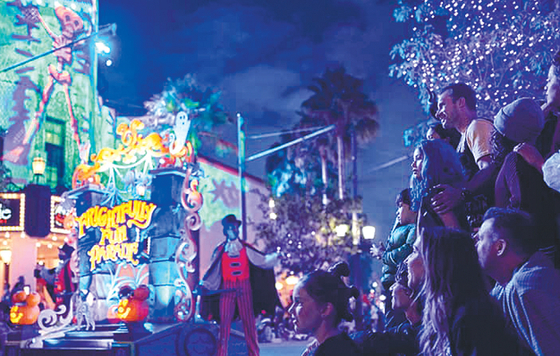지난해보다 입장료가 13% 인상된 디즈니랜드 핼로윈 행사 ‘우기부기배쉬’ 전경. [Disney Park Blog 캡처] 