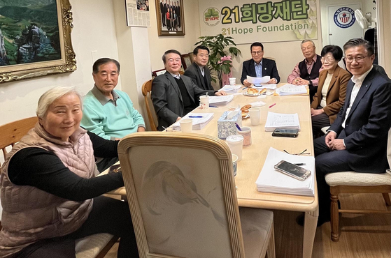 15일 21희망재단 장학위원회가 최종 심사를 걸쳐 장학생 총 14명을 선발했다. [사진 21희망재단]