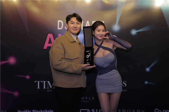 [YGBS(와이지비에스) 임대륙 부대표, Dj Chart Awards 인기상 수상자 DJ MIU]