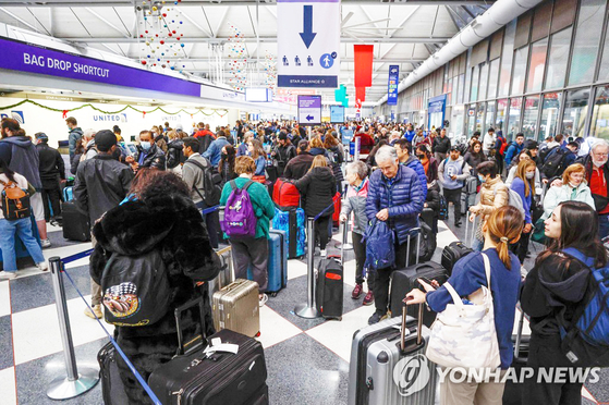 오헤어 국제공항에 몰린 크리스마스 여행객들 [AFP=연합뉴스] 