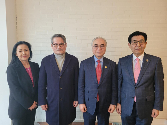 ‘2023년 미주한인의 날 기념 보훈행사’를 홍보하기 위해 모인 홍하나 세계한인재단 행사준비위원장(왼쪽부터), 김성권 뉴욕한인상공회의소 회장, 박상원 뉴욕한인상공회의소 이사장, 최영배 세계한인재단 백세인 클럽 회장. [사진 뉴욕한인상공회의소]