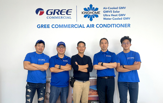'조이그리(Joy Gree HVAC)' 소속 최고 수준의 기술진은 에너지 효율을 최대 45%까지 절약할 수 있는 '히트 펌프(HEAT PUMP)' 제품을 주택과 업소에 설치해 한인들이 콘에디슨 등으로부터 수천 달러에 이르는 지원금을 받을 수 있도록 도와주고 있다. [사진 조이그리]