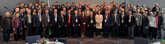 지난 21일 풀러턴 은혜한인교회에서 열린 제9차 오렌지카운티 기관, 단체장 초청 조찬기도회 참석자들이 행사 직후, 한자리에 모였다. [OC기독교전도회연합회 제공]