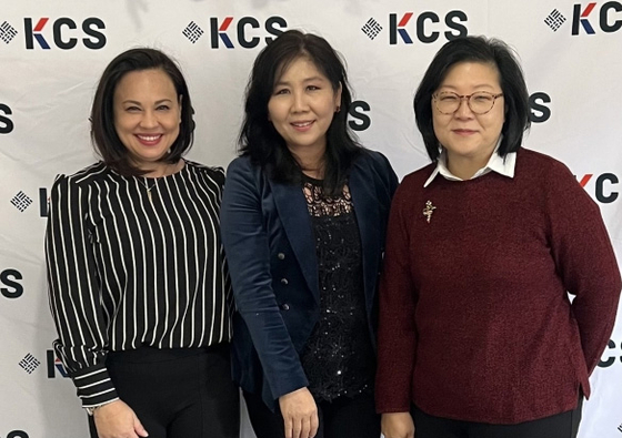 태미 김(왼쪽부터) KAC 대표, 김남희 KAC 디렉터, 엘렌 안 KCS 대표. ［KAC 제공］
