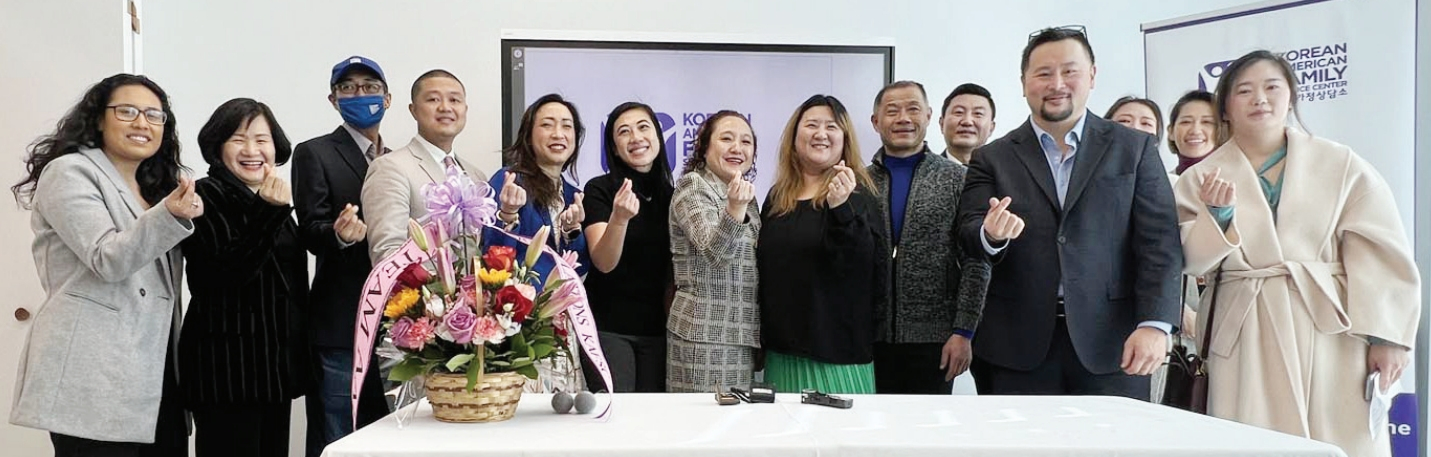 뉴욕가정상담소(소장 이지혜)가 10일 퀸즈 플러싱에 위성사무실을 새롭게 오픈했다. 뉴욕가정상담소는 154-19 노던불러바드 #2F3에 위치한 위성사무실에서 경제자립 프로그램, 청소년 프로그램, 봉사자 교육 등을 진행할 계획이라고 밝혔다.  [뉴욕가정상담소]