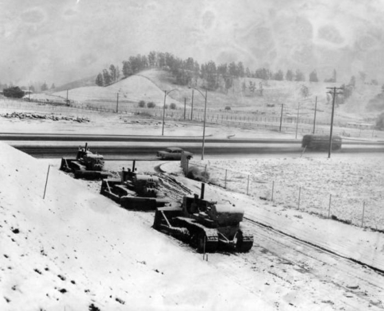 1957년 우드랜드 힐스                               [Traffic News Los Angeles]
