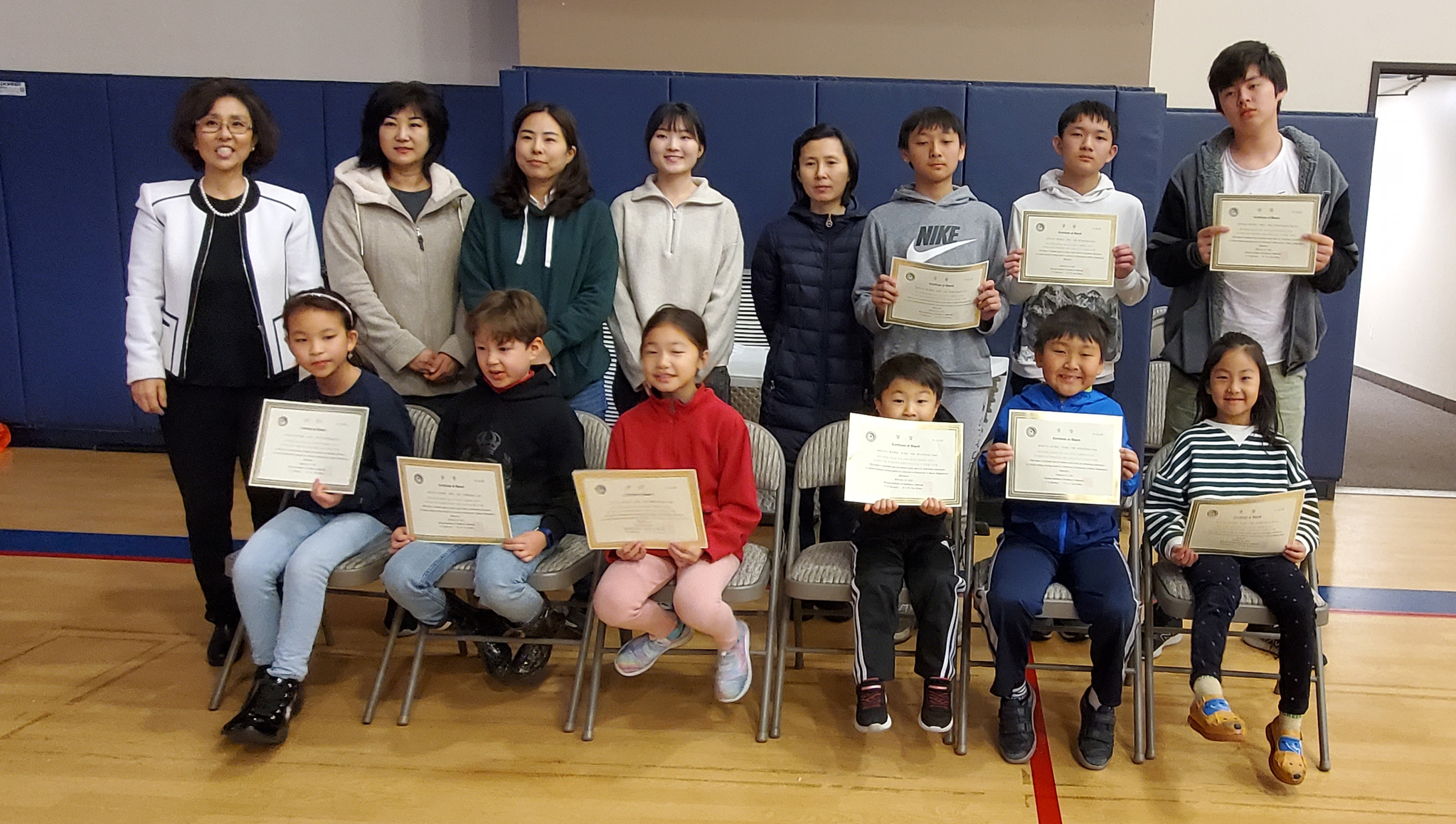 남가주 리버사이드 한국학교는 지난 25일 '3.1운동 자유와 독립을 향한 외침' 이라는 주제로 특별 수업과 글짓기 대회를 진행했다. 이날 글짓기 대회에서 유치반 문예현, 양노아, 최성찬,허승민, 1학년 양한나, 최성준, 2학년 윤나리, 이재희, 최성호, 4학년 염나리, 전성민 학생이 각각 수상했다. 수상자들이 기념촬영을 하고 있다.  [리버사이드 한국학교 제공]