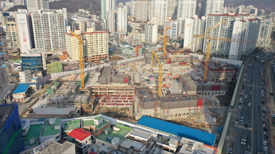 [지역 재건축 공사 현장]