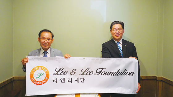 (왼쪽) 이세희 리앤리재단 이사장과 프레션연합기도회 이사장 백신종 목사
