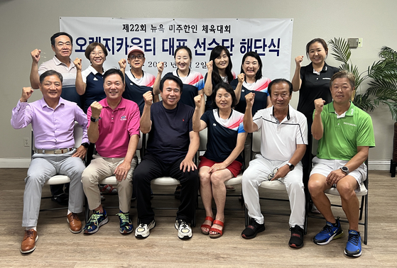 미주체전 OC선수단 해단 재미대한 오렌지카운티체육회(회장 최재석)는 지난 2일 애너하임 한인장로교회 친교실에서 제22회 전미주한인체육대회(이하 미주체전) OC 대표 선수단(단장 정철승) 해단식을 가졌다. OC선수단은 지난 6월 23~25일 뉴욕 일원에서 열린 미주체전에서 종합 5위에 올랐다. 최재석(앞줄 왼쪽에서 2번째) 회장은 이날 정철승(최 회장 오른쪽) 단장에게 감사패를 전달했다. [OC체육회 제공] 