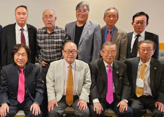  오는 17일 사랑의 찬양제를 개최하는 장로협 관계자들. 앞줄 맨 왼쪽이 오승홍 회장. [장로협 제공]