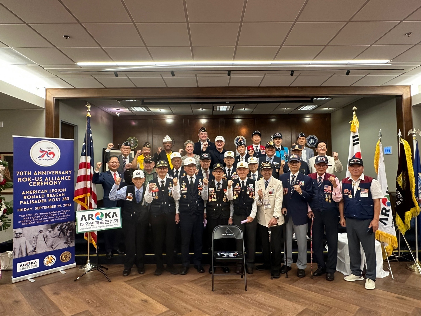 대한민국 육군협회 미국지부(지부장 최만규)는 지난달 29일 퍼시픽 펠리세이즈 재향군인회관에서 미 육군협회 LA지부(지부장 Pete Seitz)와 함께 한미동맹 70주년 기념행사를 개최했다. 이날 한미625 참전유공자와 재향군인등이 참석한 가운데 참석자들은 새로운 한미동맹을 다짐했다. [최만규 지부장 제공]