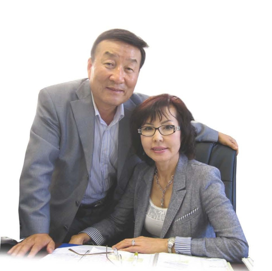 시니어 메디케어 전문 '폴선보험'의 폴선과 자넷(영희) 전.