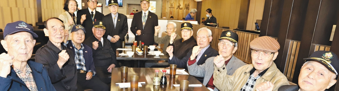 대한민국6·25참전유공자회 뉴욕지회(회장 박근실·오른쪽 7번째)는 11일 플러싱 삼원각 식당에서 10월 월례회를 개최했다. 이날 회의에서는 지난달 18일 맨해튼 배터리파크 한국전 참전용사기념비 헌화식 등 활동 사항을 공유했다.  [대한민국6·25참전유공자회 뉴욕지회]