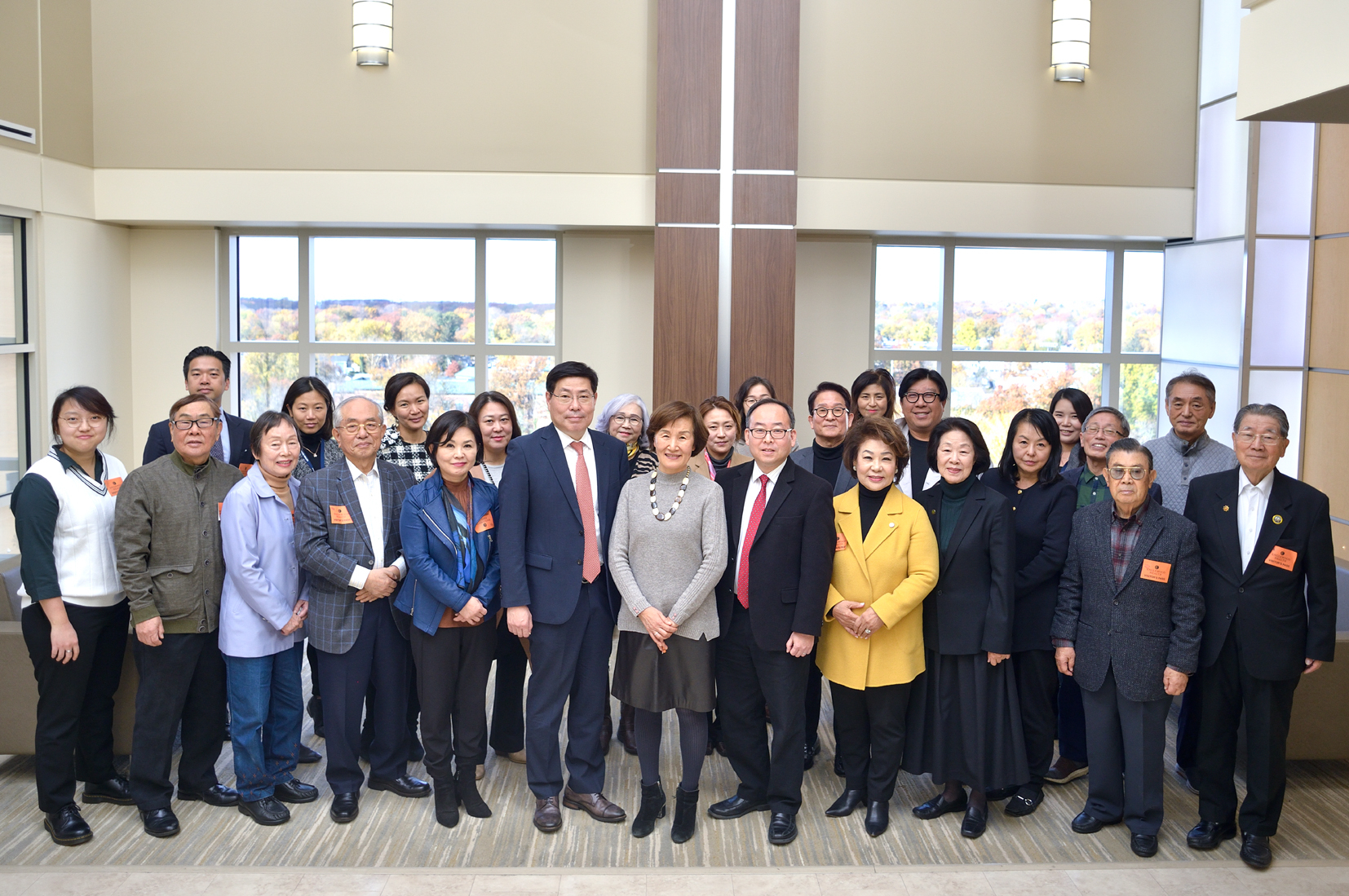 뉴저지주 버겐카운티 잉글우드에 있는 잉글우드병원 한인건강센터는 11일 잉글우드병원에서 뉴욕/뉴저지 한인 노인층을 대상으로 '치매 예방과 극복: 희망을 나누다' 제목의 치매 세미나를 개최했다. 세미나에서는 최윤범 신경내과 전문의, 조선대 이건호 교수, 뉴욕대 이혜옥 교수가 발표자로 나서 유익한 정보를 제공했다. [잉글우드병원 한인건강센터]