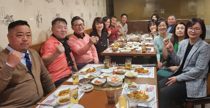한국외대 G-CEO 뉴욕원우회는 16일 플러싱 함지박 식당에서 4분기 합동운영위원회 회의를 개최했다. 지난 3개월 간 행사 진행을 보고하고, 다음달 7일 원우의 밤 행사에 각 기수 원우들의 참여를 독려하는 자리를 가졌다.  [한국외대 G-CEO NY]