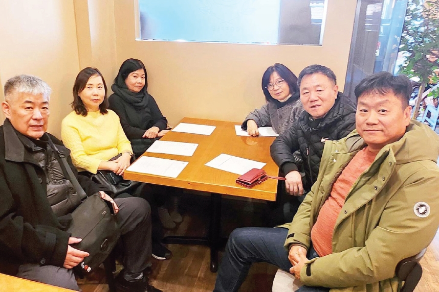 민주평화통일자문회의 뉴욕협의회(회장 박호성)는 지난달 29일 플러싱의 협의회 회의실에서 ‘2023년 평통인의 밤’ 행사 준비모임을 갖고 행사장 선정 등 세부 계획을 논의했다. 준비위원회는 이날 행사일정을 오는 20일로 정하고 장소는 퀸즈 라과디아 메리엇호텔로 정했다.  [민주평화통일자문회의 뉴욕협의회]