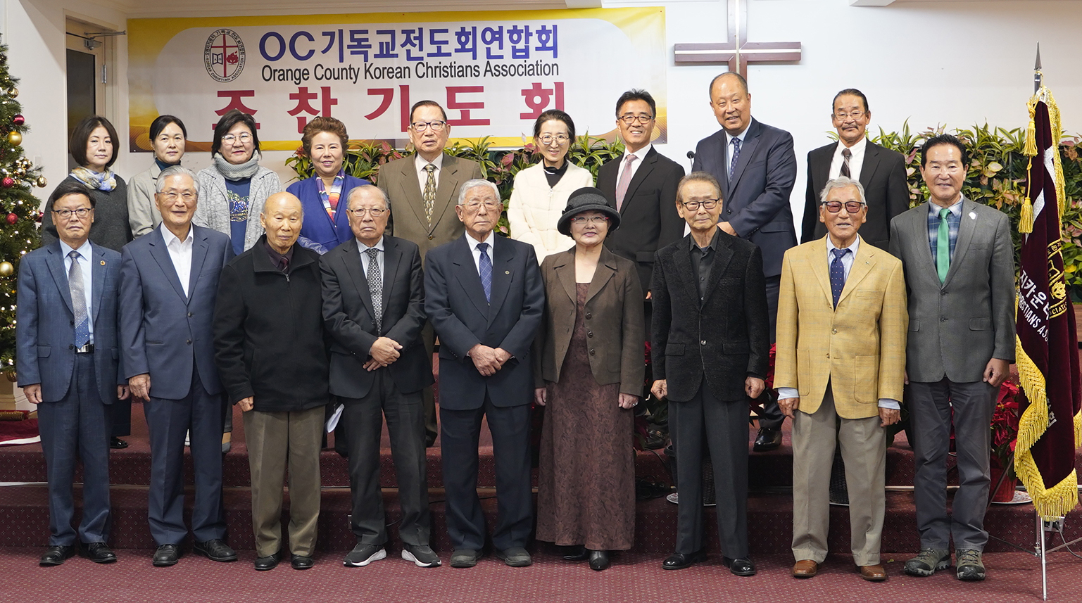 조찬기도회와 총회를 마친 OC기독교전도회연합회 관계자들. 뒷줄 오른쪽에서 3번째가 신용 회장. [연합회 제공]                 