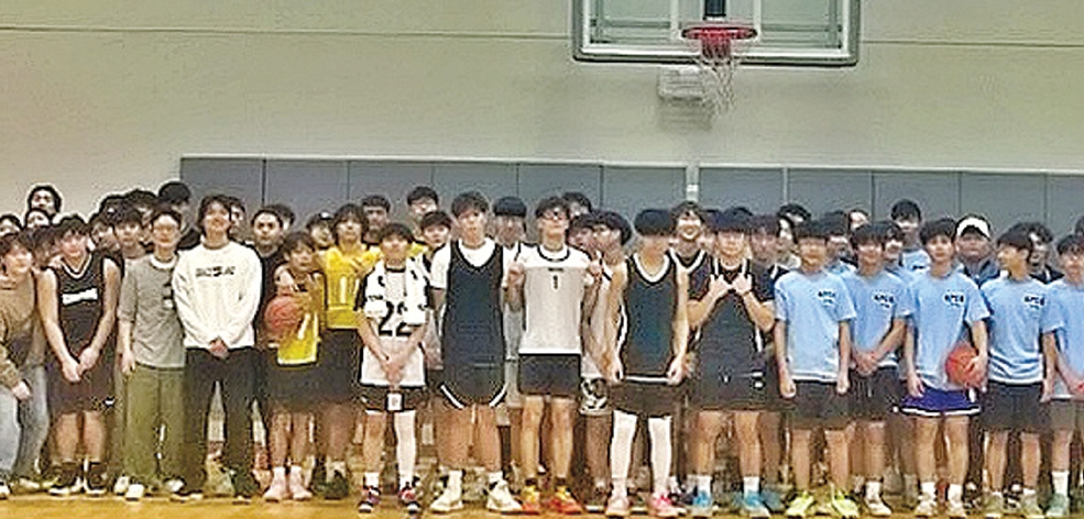 뉴욕교협 청소년센터(사무총장 김준현 목사)는 퀸즈 뉴욕센트럴교회에서 지난 27일 농구대회를 통해 학생들 사이의 팀워크를 길렀다. 이날 행사는 코로나 이후 처음 이뤄졌다.  [뉴욕교협 청년소센터]