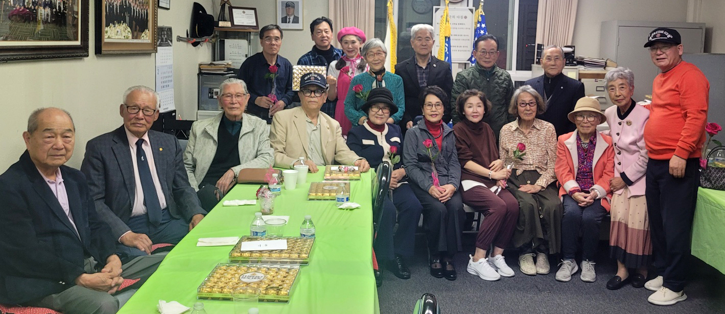 밸런타인 데이 이벤트에 참석한 미 남서부 재향군인회 회원 부부가 한자리에 모였다. [재향군인회 제공]