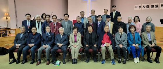 19일 원로회 모임 참석자들이 한자리에 모였다.