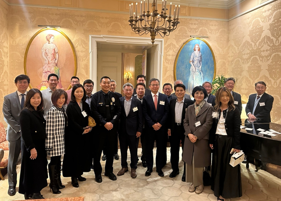 한인재단(Korean American Foundation)은 지난달 28일 LA 한인타운 캘리포니아 클럽에서 '파운더스 모임'을 가졌다. [한인재단 제공] 