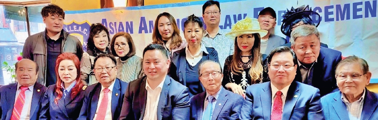 아시안아메리칸사법경찰자문위원회(이사장 유주태, 앞줄 왼쪽 세 번째)는 지난달 27일 베이사이드 거성식당에서 론 김 뉴욕주 하원의원(민주·40선거구, 앞줄 가운데)과 월례회를 열고 오느 17일 플러싱 디모스 연회장에서 열리는 김 의원 후원회 참석을 독려했다. 이 자리에는 최윤희 뉴욕한인학부모협회 회장(앞줄 왼쪽 두 번째)도 참석했다.  [아시안아메리칸사법경찰자문위]