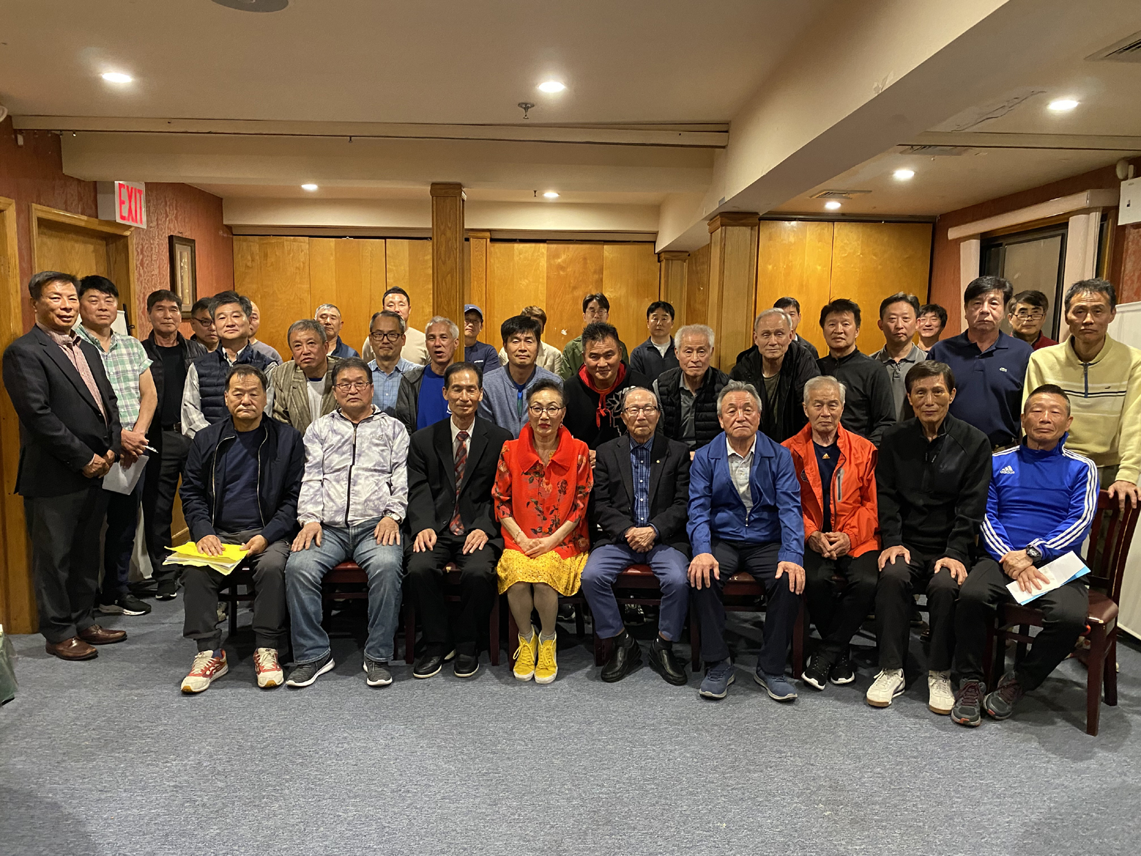 뉴욕한인축구협회는 3일 베이사이드 삼원각에서 이사회를 열고 올해 사업계획을 발표한 뒤 기념촬영을 하고 있다. [사진 뉴욕한인축구협회] 