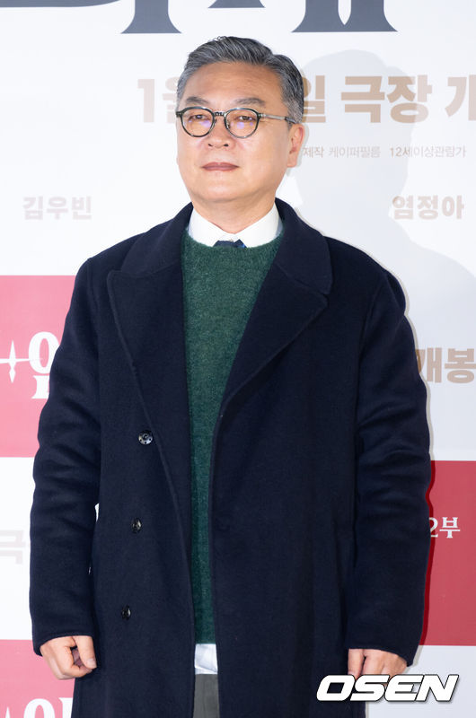 [OSEN=김성락 기자] 3일 오후 서울 용산구 한강대로 CGV 용산아이파크몰에서 영화 ‘외계+인 2부’ 언론시사회가 열렸다. 배우 김의성이 포토타임을 갖고 있다. 2024.01.03 / ksl0919@osen.co.kr