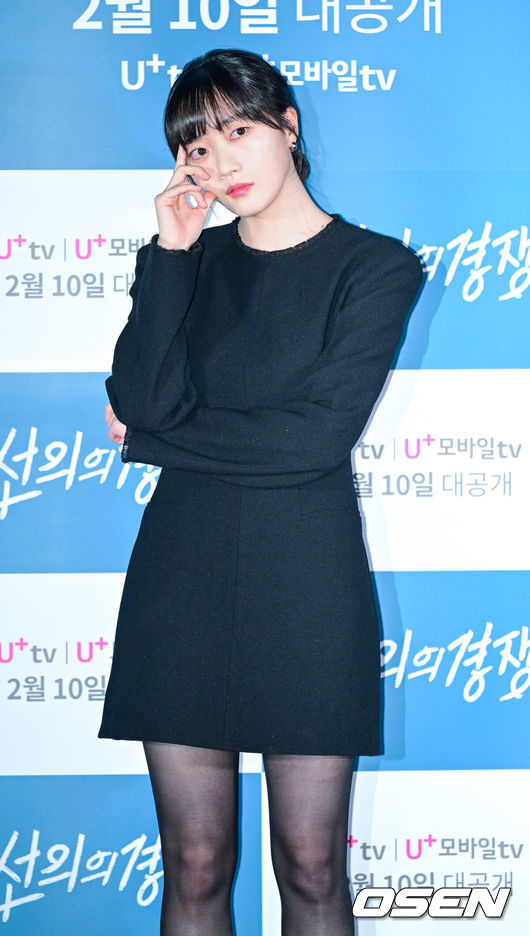 [OSEN=최규한 기자] 6일 오후 서울 용산 CGV에서 STUDIO X+U 드라마 ‘선의의 경쟁’ 언론시사회가 열렸다.‘선의의 경쟁’은 살벌한 입시 경쟁이 벌어지는 대한민국 상위1%채화여고에 전학 온'슬기'에게 각자의 욕망을 드러내는 친구들,그리고 수능 출제 위원이었던 아버지의 의문사를 둘러싼 미스터리 걸스릴러다.배우 오우리가 포토타임을 하고 있다. 2025.02.06 / dreamer@osen.co.kr