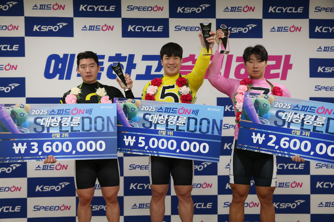 왼쪽부터 2위 배규태, 1위 정윤혁, 3위 강동주.