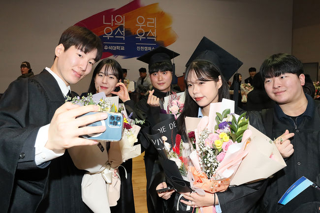 우석대(총장 박노준)가 25일 진천캠퍼스의 2024학년도 전기 학위수여식을 온누리관 지승동홀에서 개최했다. / 우석대