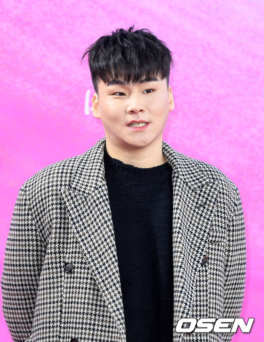 [OSEN=이대선 기자] 15일 오후 서울 고척스카이돔에서 ‘제 28회 하이원 서울가요대상’ 레드카펫 행사가 열렸다.가수 양다일이 레드카펫을 밟고 있다./sunday@osen.co.kr