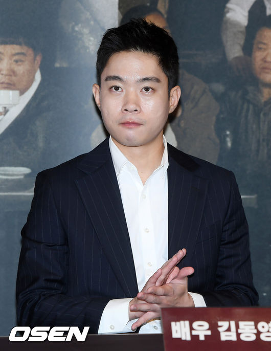 [OSEN=민경훈 기자] 26일 오후 오후 서울 한강로 CGV 용산아이파크몰에서 영화 '열두 번째 용의자' 언론배급 시사회가 열렸다.배우 김동영이 기자회견 중 박수를 치고 있다. /rumi@osen.co.kr