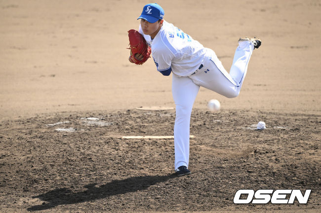 [OSEN=오키나와(일본), 조은정 기자]2일(한국시간) 일본 오키나와 온나손 아카마 구장에서 삼성 라이온즈와 KIA 타이거즈의 연습경기가 열렸다.삼성 선발은 후라도, KIA는 올러를 선발 투수로 내세웠다.7회초 삼성 배찬승이 역투하고 있다. 2025.03.02 /cej@osen.co.kr